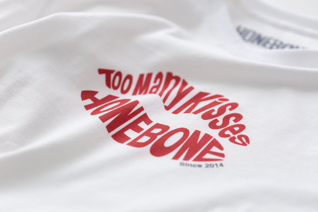 HONEBONE10th Too Many Kisses Tシャツ