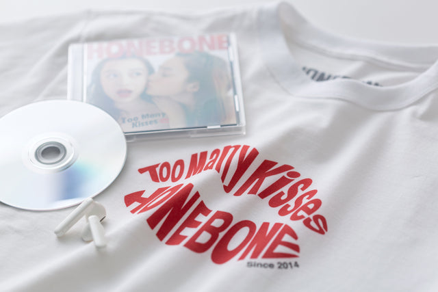HONEBONE10th Too Many Kisses Tシャツ